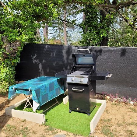 Appartement tout équipé en rez-de-jardin entre Gard et Ardèche Saint-Julien-de-Peyrolas Exterior foto
