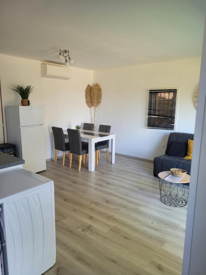 Appartement tout équipé en rez-de-jardin entre Gard et Ardèche Saint-Julien-de-Peyrolas Exterior foto